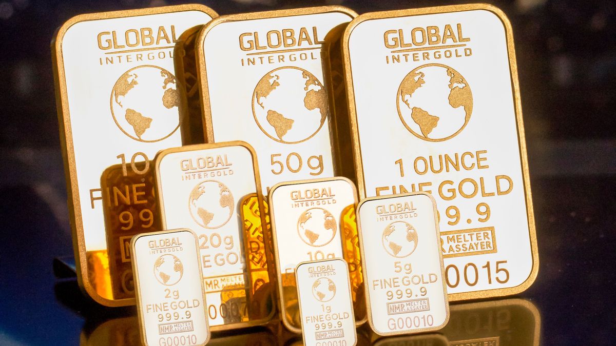 Gold bars in different sizes from 1 gram to 100 grams