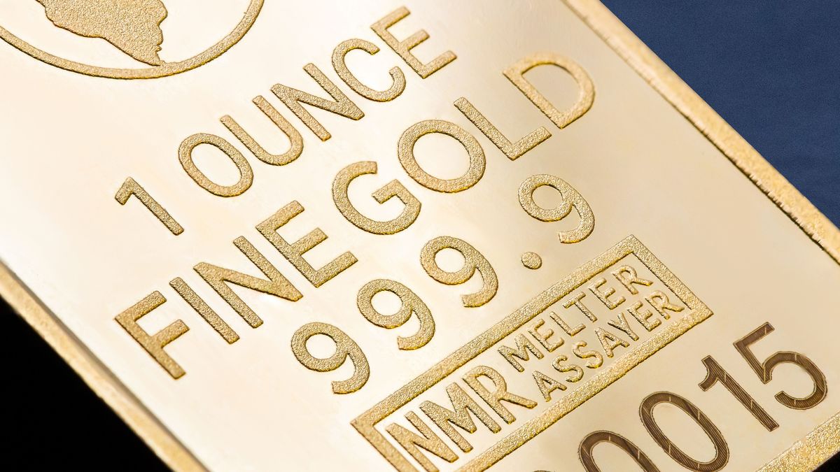 1 ounce fine gold 999.9 bar close-up